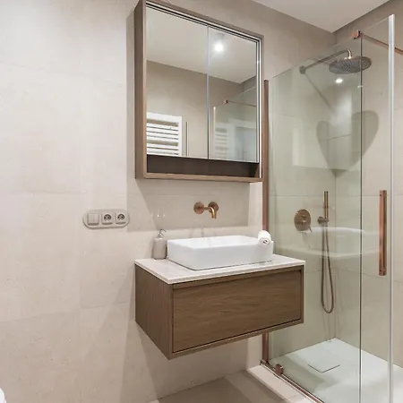 Glow - Porto Letnica Premium With Garden & Parking, Gym Daire
