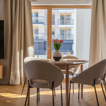 Glow - Porto Letnica Premium With Garden & Parking, Gym Daire