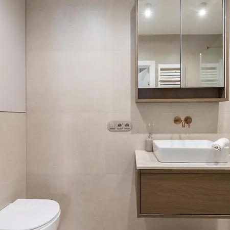 Glow - Porto Letnica Premium With Garden & Parking, Gym شقة *