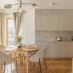 Glow - Porto Letnica Premium With Garden & Parking, Gym Апартаменты *