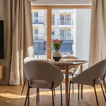 Glow - Porto Letnica Premium With Garden & Parking, Gym Апартаменты