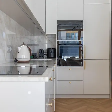 Διαμέρισμα Glow - Porto Letnica Premium With Garden & Parking, Gym